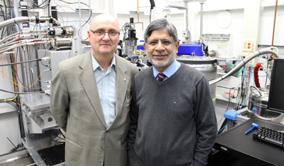 Canadian Light Source's Pawel Grolchuski with Agri-Food Canada and University of Saskatchewan scientist Muhammad Anzar (right). Photo: Canadian Light Source.