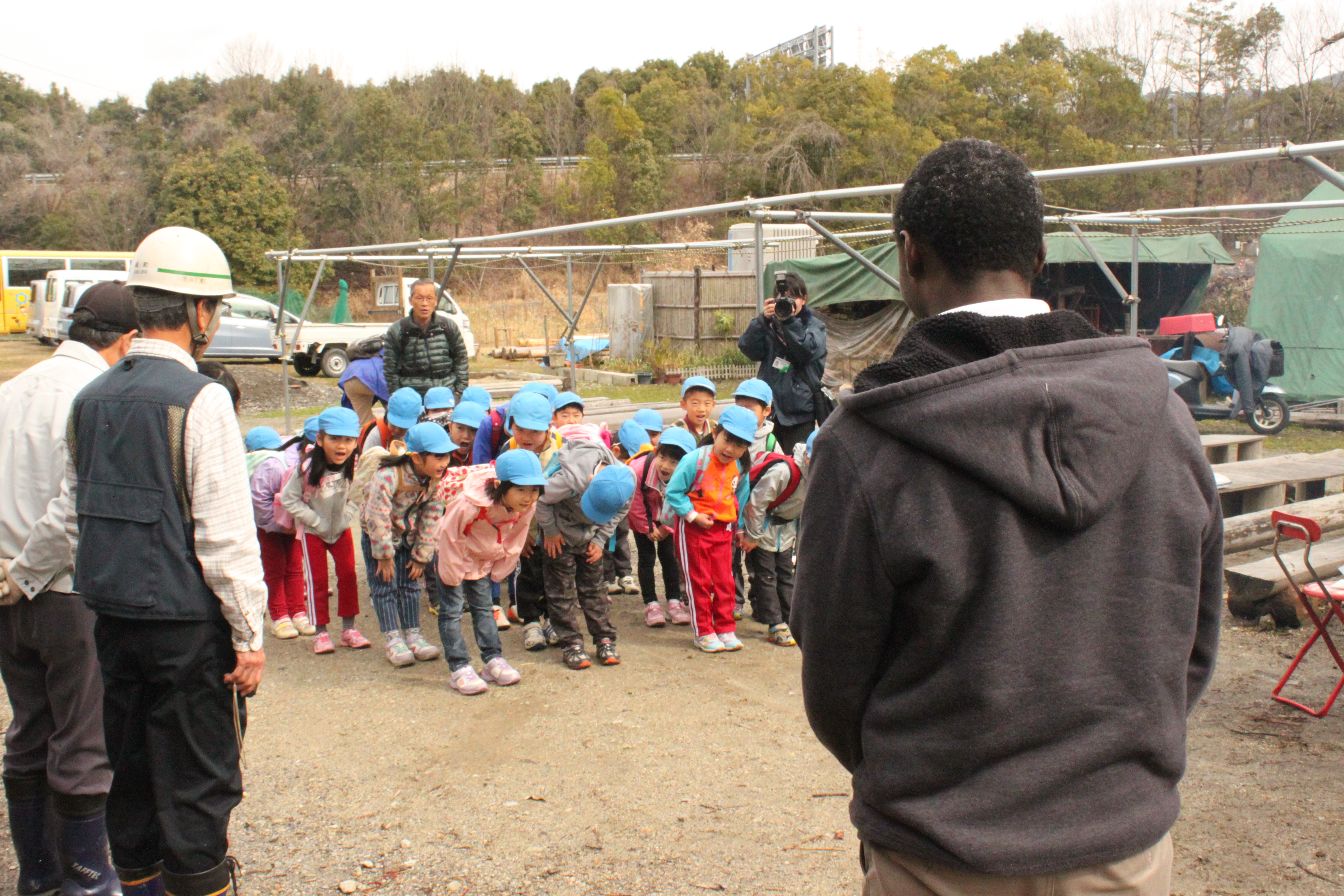 Meeting with 'young foresters' in the company of Kameoka City forest volunteers