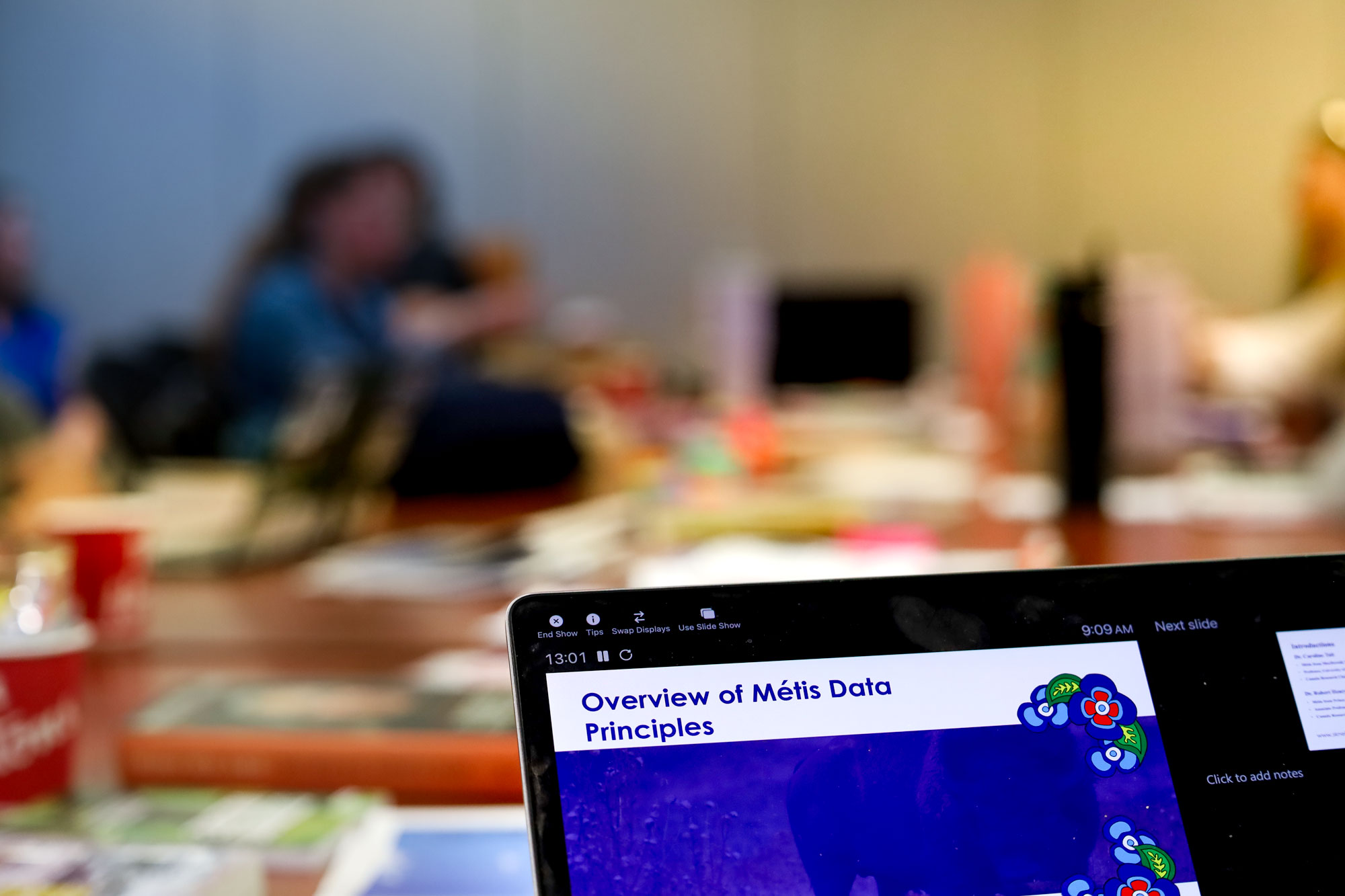 Image of a computer screen that reads Métis data principles